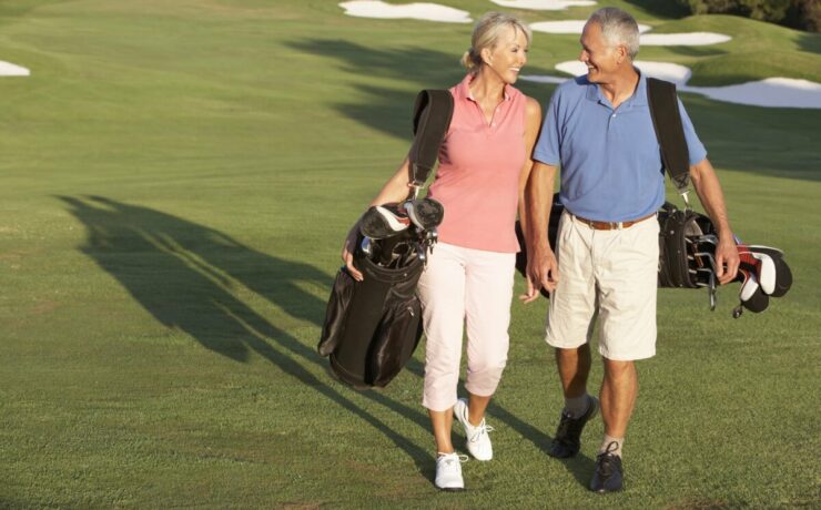 Warum laut einer Studie Laufen beim Golf gesund ist