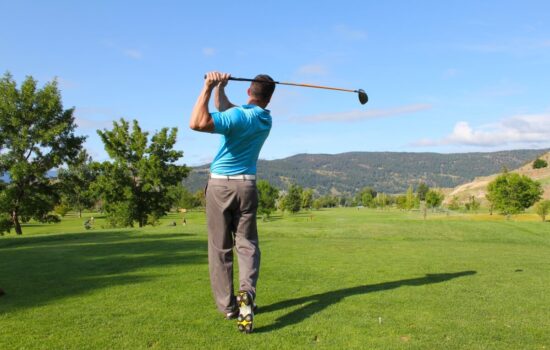 Wie weit schlagen Amateure den Golfball mit dem Driver?