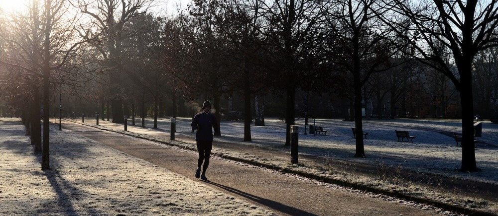 Baue Joggen in dein Winter-Golftraining ein